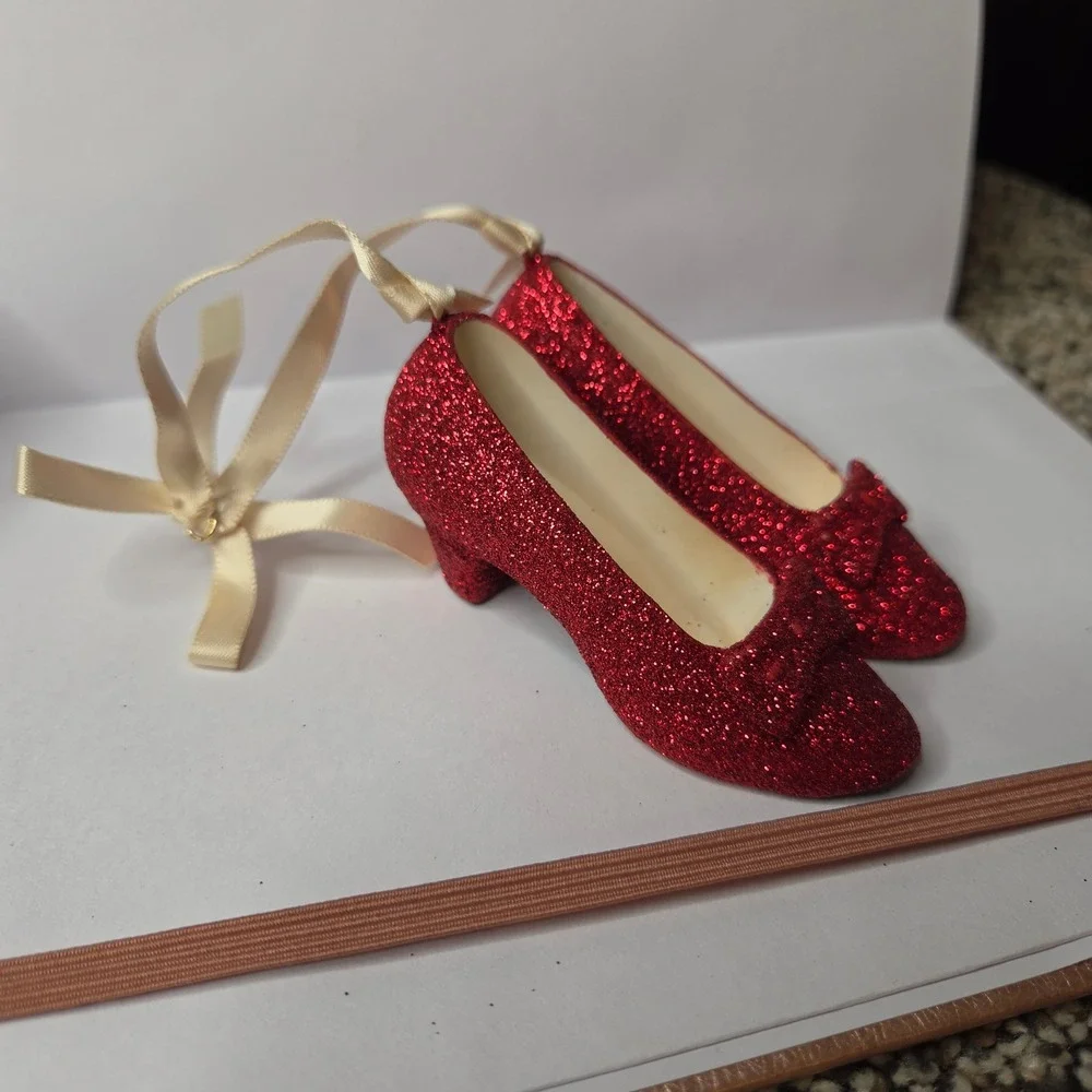 Hallmark Keepsake The Wizard of Oz Ruby Slippers Porcelain Ornament Red Glitter